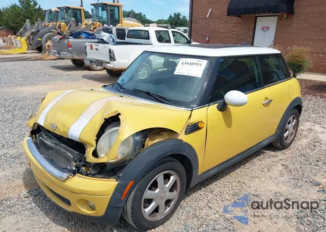 2008 Mini Cooper z USA, uszkodzony, nr VIN WMWMF33588TT62528
